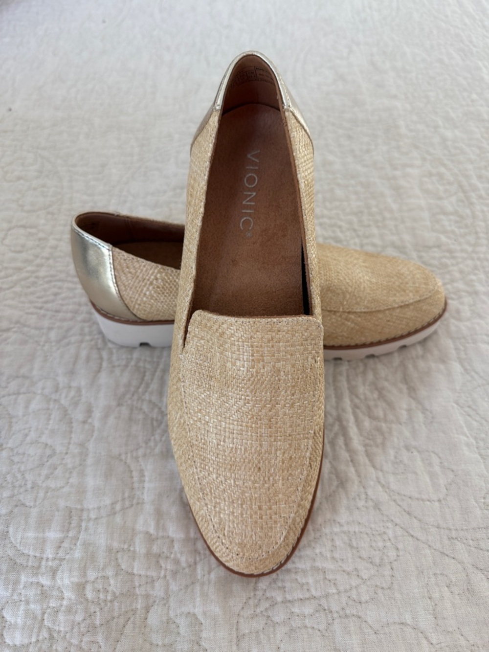 Vionic Kelsey Raffia Slip-On Loafer in Tan with Gold Heel SIZE 7